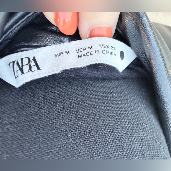 Zara Black Ruched Button-Up Blouse - Picture 3 of 7